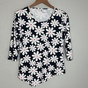 Lulu-B Black White Daisy Top Stretchy UPF 50 Asymmetrical Vacation Resortwear